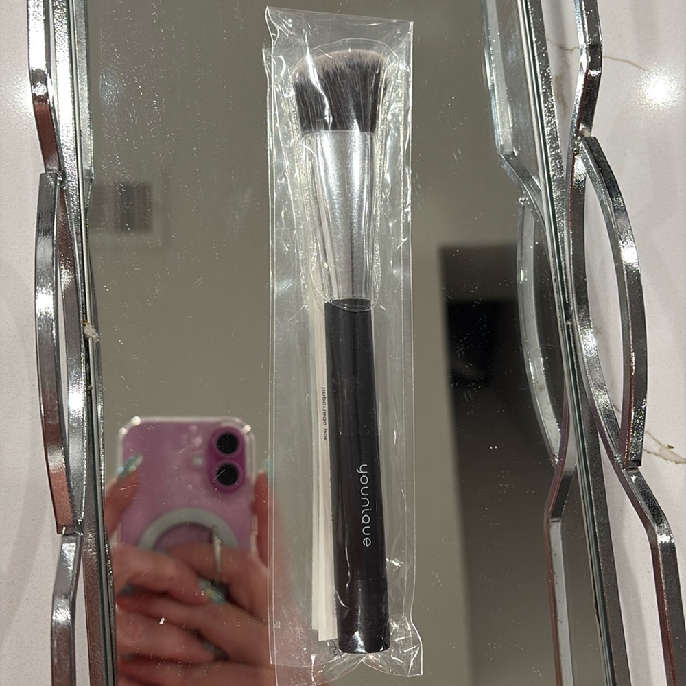 Younique Total Package Brush